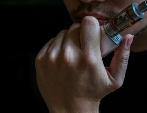Avanço dos vapes entre jovens acende alerta para a saúde pública 