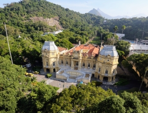 Governo do Rio supera 4 mil exonerações de comissionados e projeta economia de mais de R$ 230 milhões em 2026
