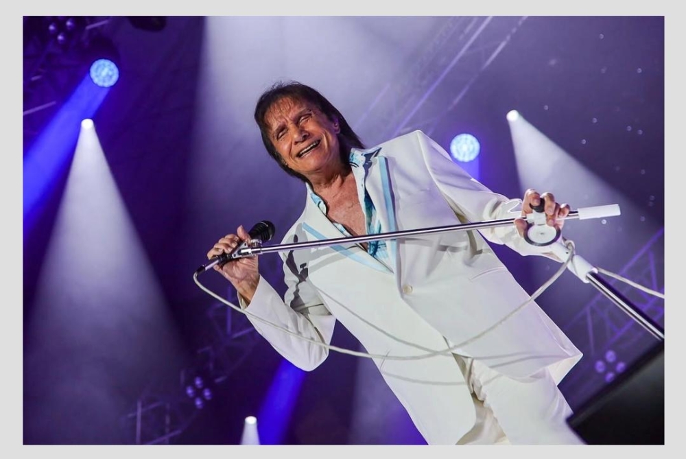Roberto Carlos inaugura Arena Niterói em noite de emoção, clássicos e sonhos realizados