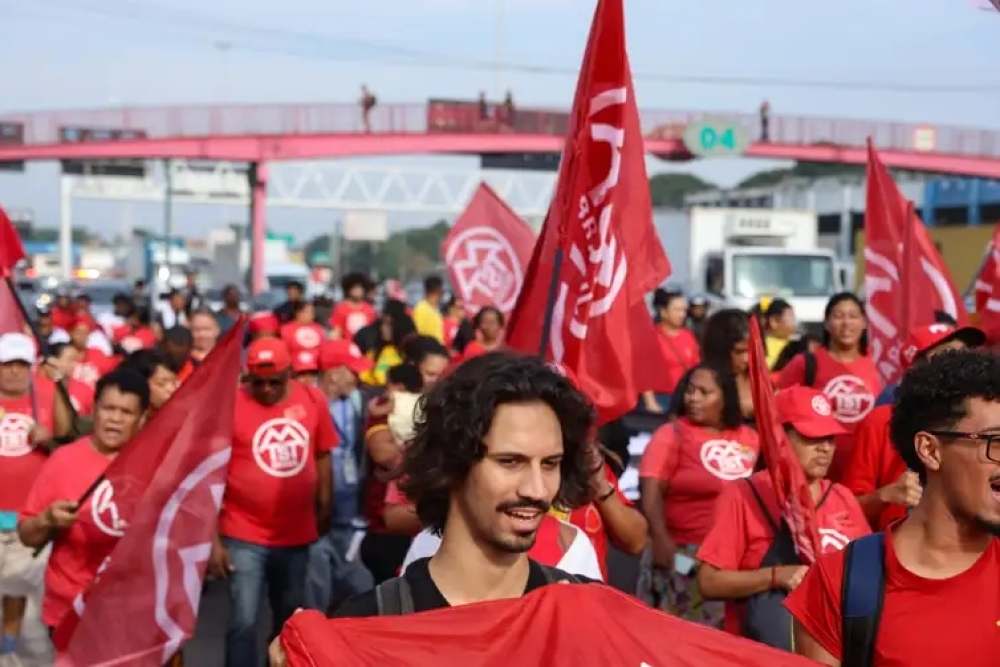 Ato no Rio abre dia nacional para pressionar Senado pelo fim da 6×1