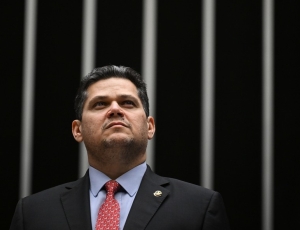 Adiamento de votação no Senado é interpretado como sinal de diálogo entre Alcolumbre e o governo