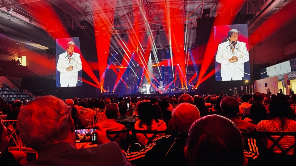 Duas noites de muitas emoções com Roberto Carlos marcam abertura da Arena Niterói
