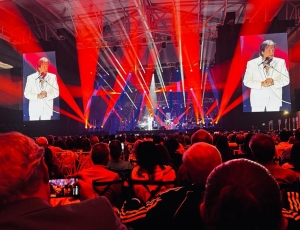 Duas noites de muitas emoções com Roberto Carlos marcam abertura da Arena Niterói