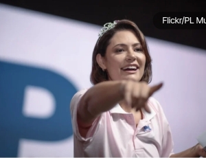 Após crise com Flávio Bolsonaro, Michelle elogia política de Lula: ‘Sonho realizado’