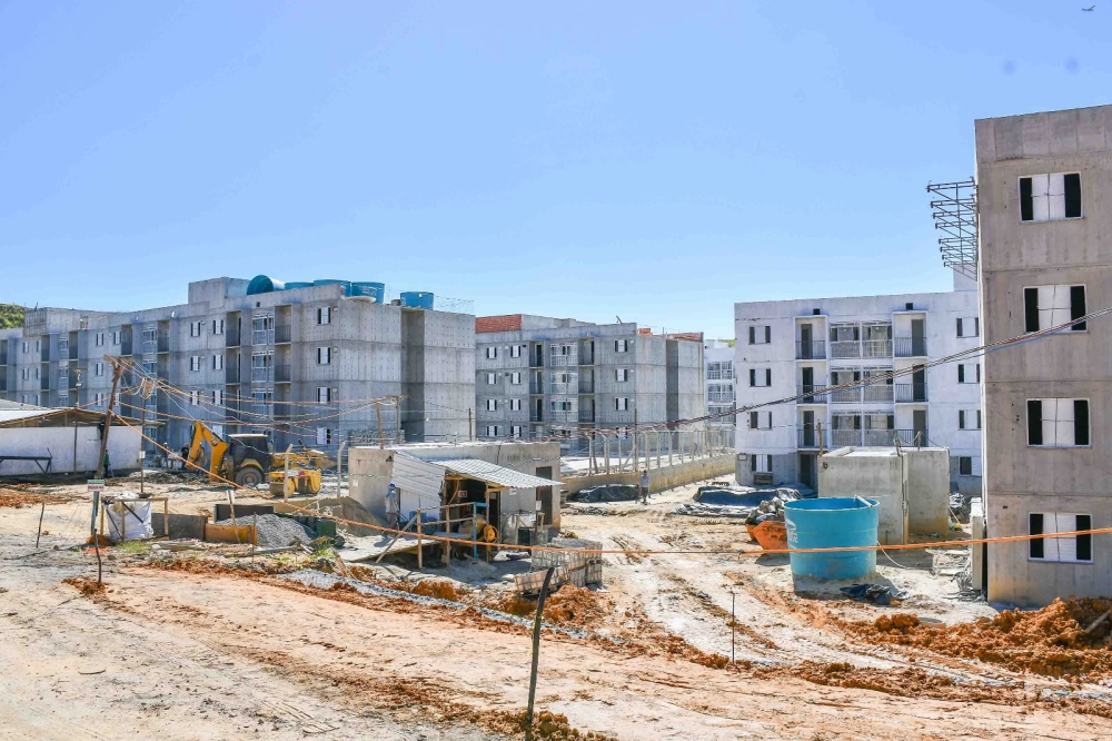 Tande Vieira acompanha avanço das obras dos 384 apartamentos no Castelo Branco