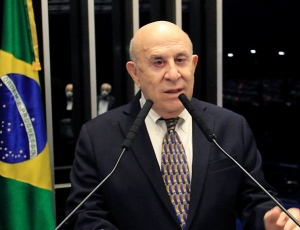 Justiça do Rio torna ex-senador réu por suposta falsificação de documentos públicos