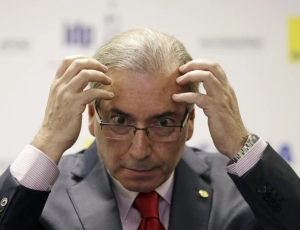 Dino manda bloquear até R$ 6 milhões de Eduardo Cunha por indicação de emendas