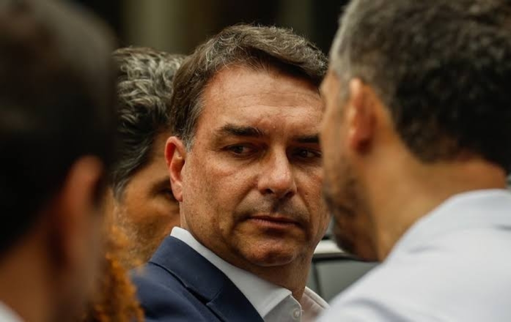 Partido Republicanos nega acordo com Flávio Bolsonaro e mantém posição indefinida