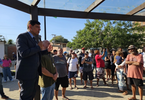 Membro da Comissão de Meio Ambiente, deputado Marcelo Dino ouve moradores do Monte Alto, em Arraial, que correm risco de despejo