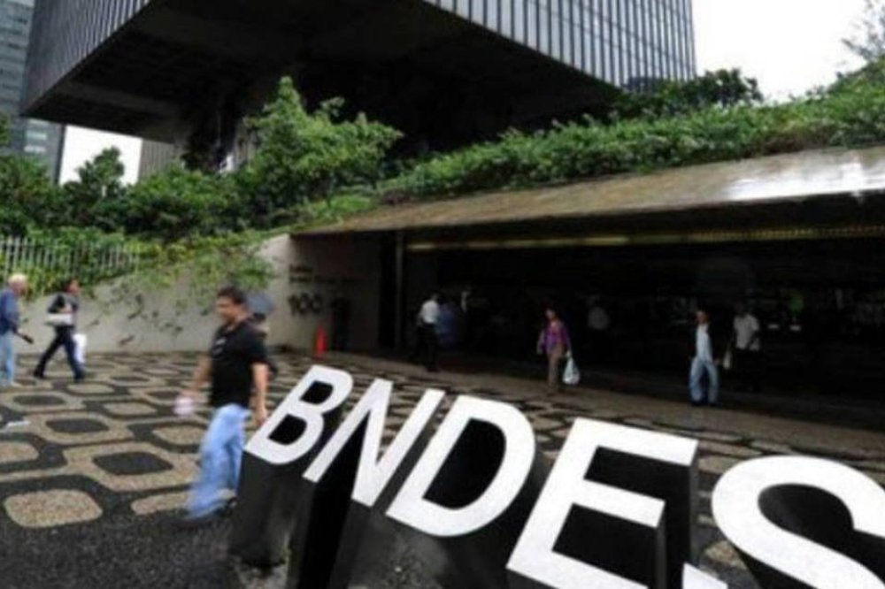 Fila para pedir socorro contra o tarifaço já passa de R$ 18 bilhões