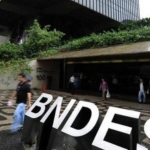 Fila para pedir socorro contra o tarifaço já passa de R$ 18 bilhões