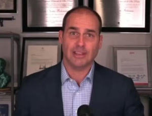 Eduardo Bolsonaro chama Michelle de 'imatura' e diz que madrasta jamais deveria ter gravado vídeo contra Flávio