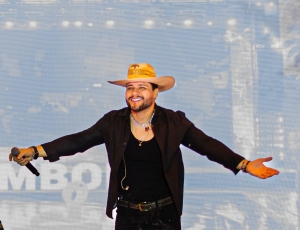 Ícaro Moraes emociona público na Expo Cordeiro e recebe pedidos por novos shows na Região Serrana 