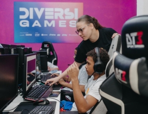 Organização de educação tecnológica lança campanha de financiamento coletivo para ampliar acesso de crianças e adolescentes à criação de jogos digitais