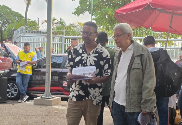 Hertz Dias, pré-candidato à presidência da República do PSTU, participa da assembleia dos servidores da UERJ