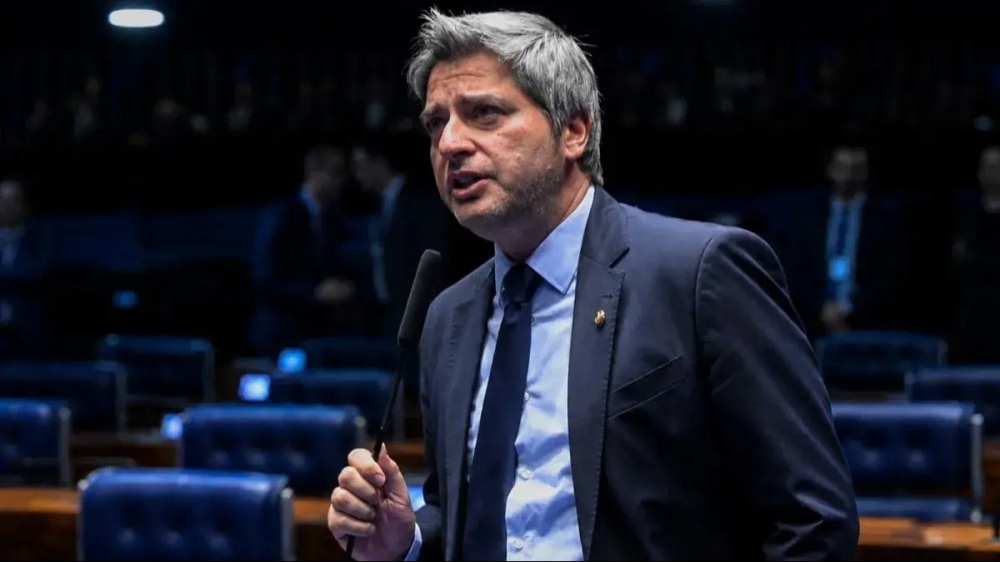 ONG investigada pela PF paga camisas superfaturadas com emenda de senador do PL do Rio