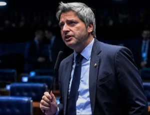 ONG investigada pela PF paga camisas superfaturadas com emenda de senador do PL do Rio
