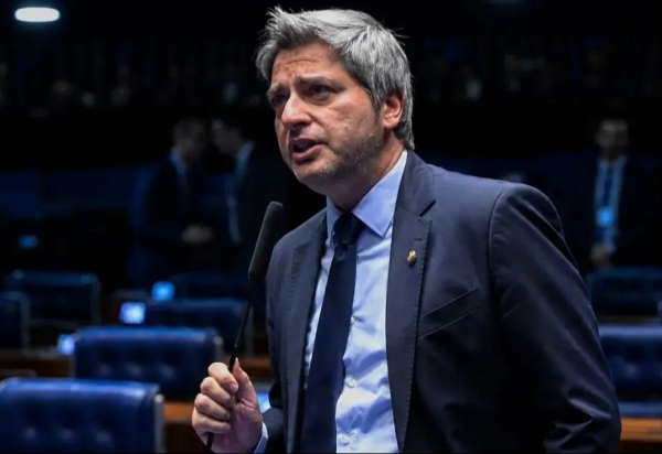 ONG investigada pela PF paga camisas superfaturadas com emenda de senador do PL do Rio