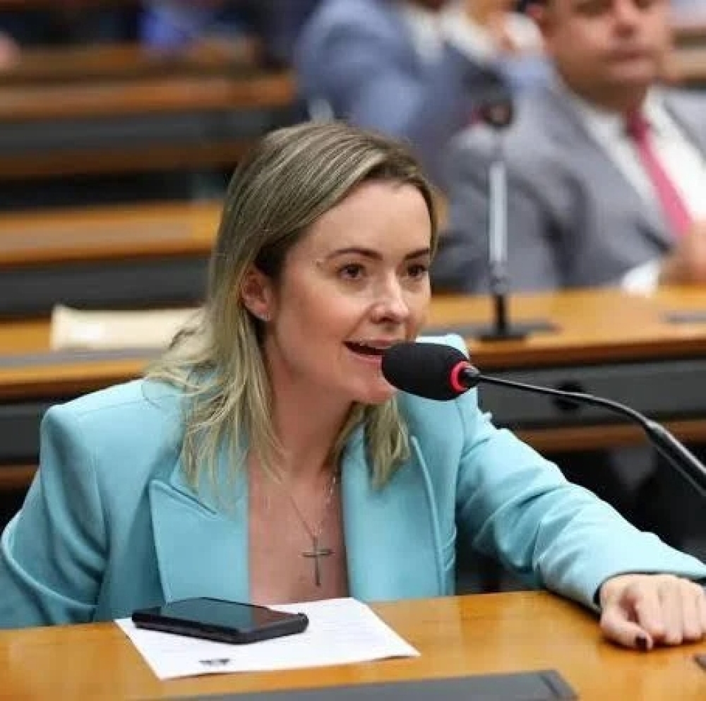 Julia Zanatta ignora investigação e repete ‘emenda do tiro’ para mesma cidade com clube de amigos