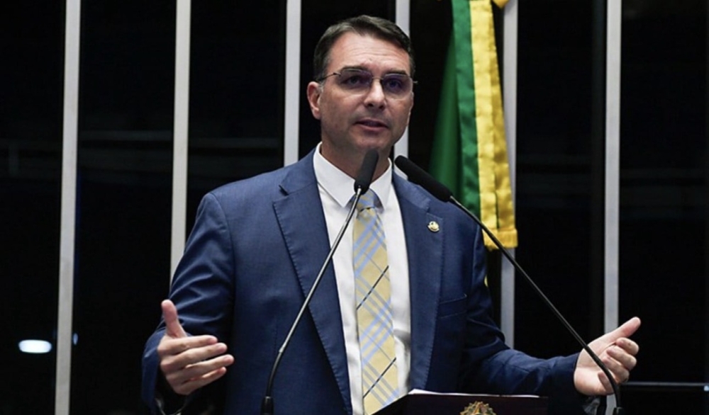 TSE convoca nova reunião com embaixadores para rebater ataques de Flávio Bolsonaro às urnas eletrônicas