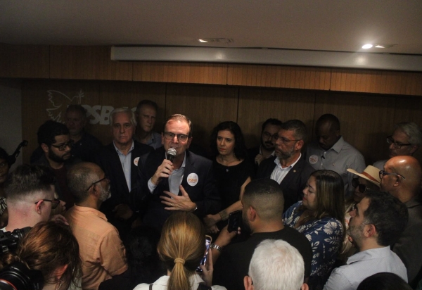 Com presença de ministro de Lula e 12 partidos, PSB consagra apoio a Paes em convenção que promete 'retomada política do Rio'