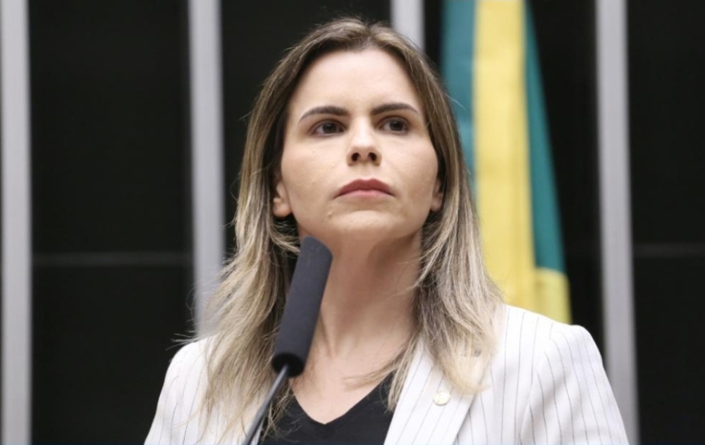 Empregada doméstica processa deputada Clarissa Tércio por não assinar carteira de trabalho