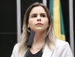 Empregada doméstica processa deputada Clarissa Tércio por não assinar carteira de trabalho