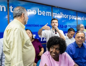 Ao lado do pai, Leo Lupi tem sua candidatura confirmada em convenção no RJ