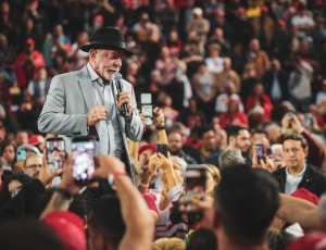 AtlasIntel: Lula lidera 1º turno com 44,9% contra 35,8% de Flávio Bolsonaro