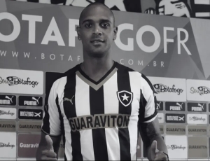 Ex-atacante do Botafogo morre após ser atingido durante ventania no Rio de Janeiro