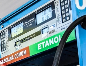 Gasolina com 32% de etanol passa a valer neste sábado (1º)