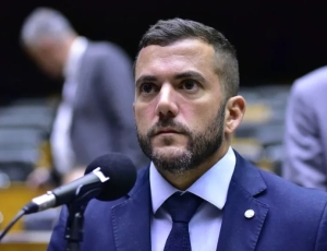 Carlos Jordy, que declarou R$ 122 mil em 2022, passou para R$ 1,1 milhão com casa financiada
