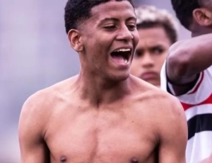 Ex-jogador da base do São Paulo é morto a tiros aos 15 anos durante jogo