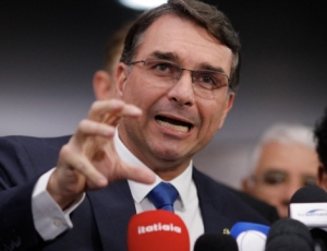 Republicanos diz a Flávio Bolsonaro que partido não quer aliança e ficará neutro na eleição