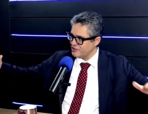 TRAVANCAS POUPA EDUARDO PAES E DECLARA GUERRA APENAS CONTRA DOUGLAS RUAS