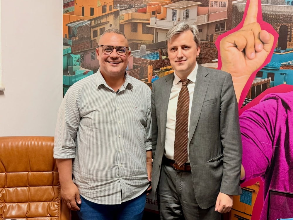 CÔNSUL-GERAL DA RÚSSIA NO RIO DE JANEIRO VISITA A MANGUEIRA