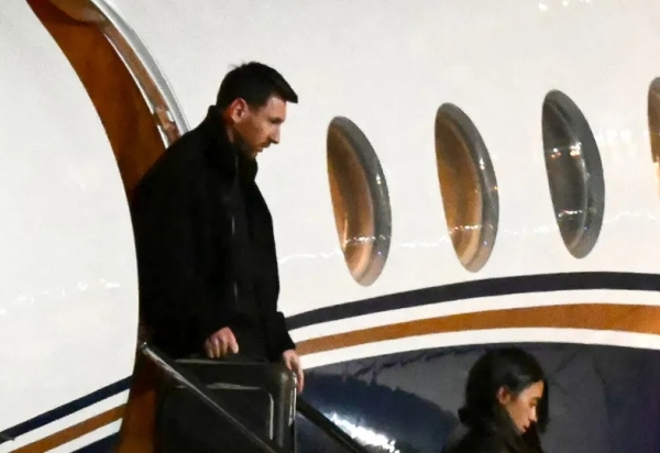 Luto! As imagens da chegada de Lionel Messi para o funeral do pai