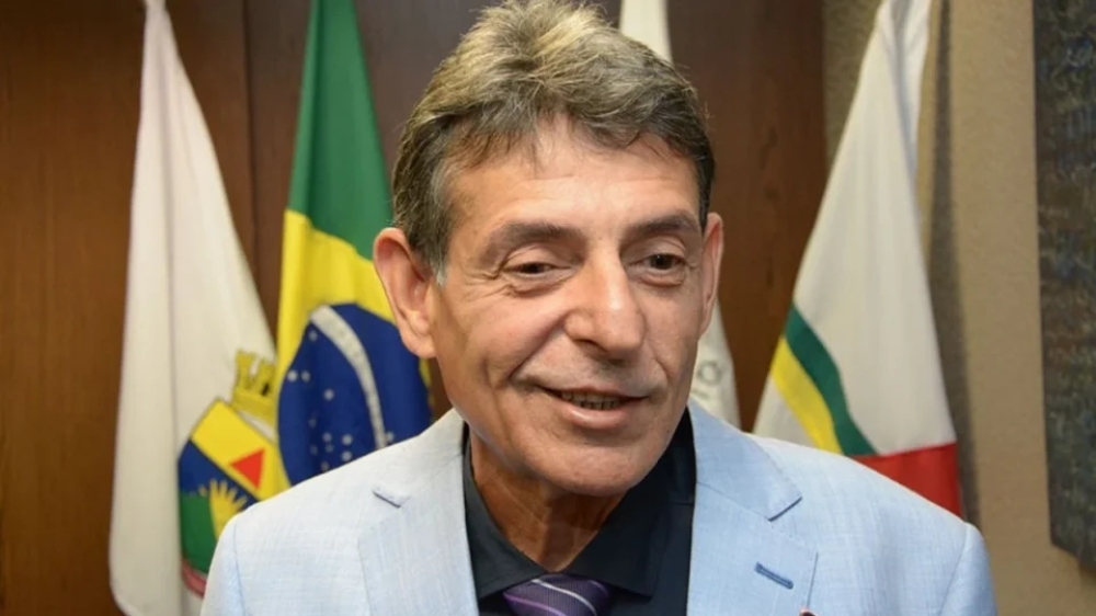 Juiz que bebeu vinho em sessão grava vídeo atacando STF, STJ e TJMG: ‘corruptos’