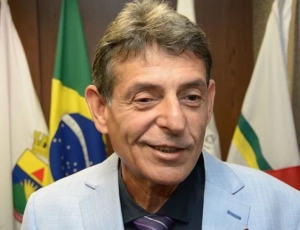 Juiz que bebeu vinho em sessão grava vídeo atacando STF, STJ e TJMG: ‘corruptos’