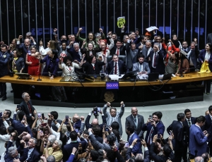Candidatos criticam, mas não explicam como frear emendas 
