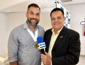 Vitor Duque celebra reintegração de 460 trabalhadores e recebe medalha Homens de Honra da Abrasci