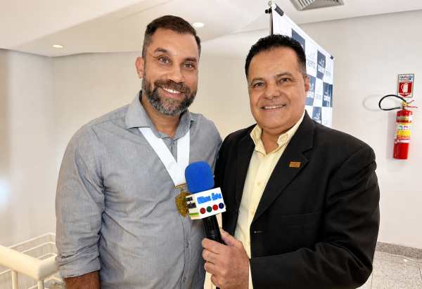 Vitor Duque celebra reintegração de 460 trabalhadores e recebe medalha Homens de Honra da Abrasci