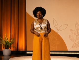 Turnê de Entre Contas, Talentos e Sobrevivência leva reflexão sobre autonomia financeira de mulheres negras a diferentes países