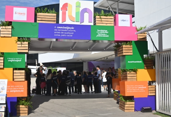 Niterói abre FLIN 2026 com programação gratuita e expectativa de receber 30 mil pessoas até domingo (16)