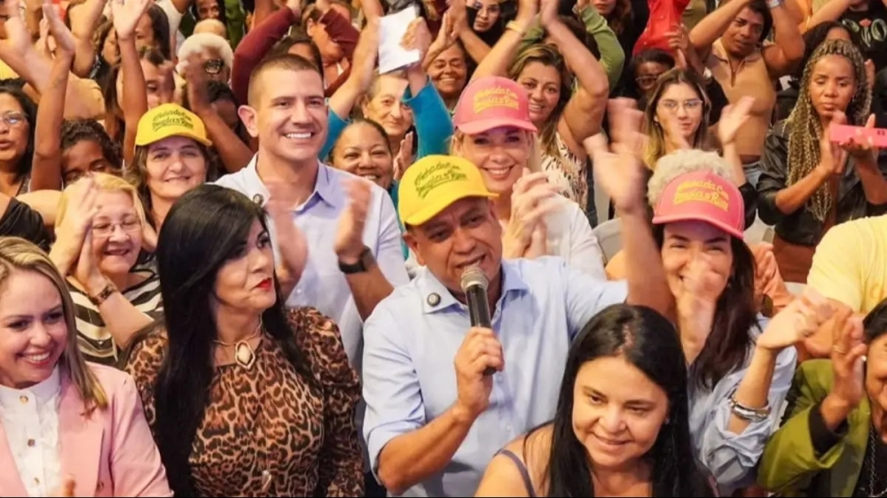 Max Lemos reúne mais de 800 mulheres em encontro com Douglas Ruas em Queimados