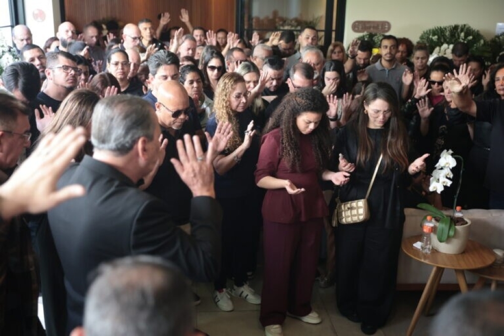 Amigos e familiares se despedem do pr. Marquinhos Menezes no RJ