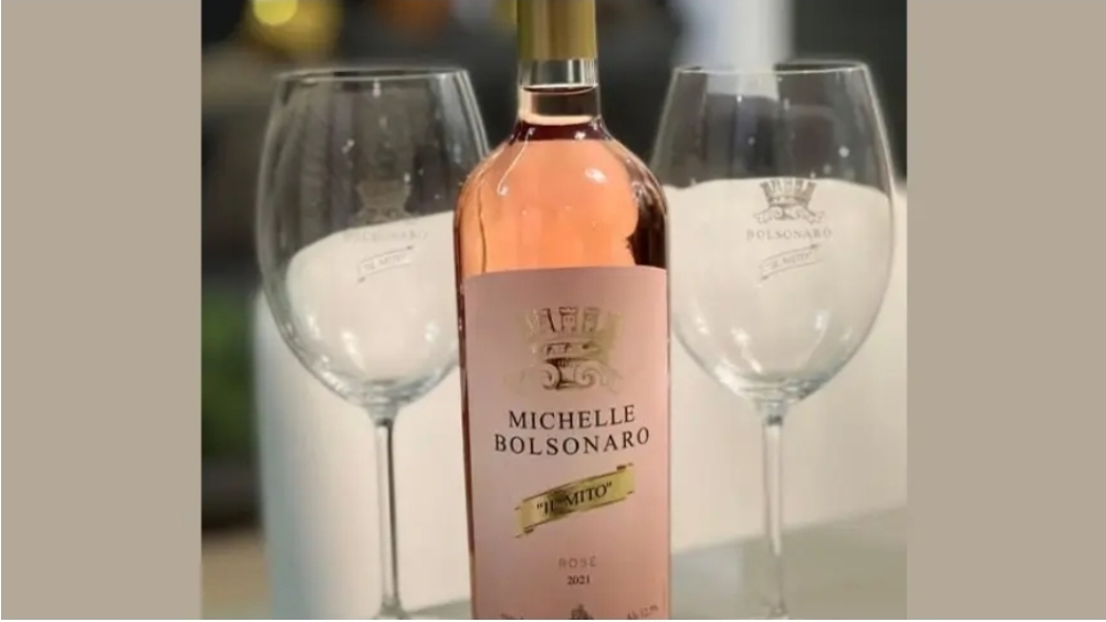 Eduardo vendia 'Vinho Michelle Bolsonaro' enquanto ela alegava querer distância do álcool