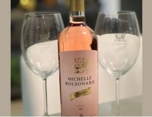 Eduardo vendia 'Vinho Michelle Bolsonaro' enquanto ela alegava querer distância do álcool