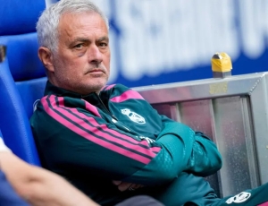 Mourinho aparece com olho roxo em jogo do Real Madrid; saiba o motivo