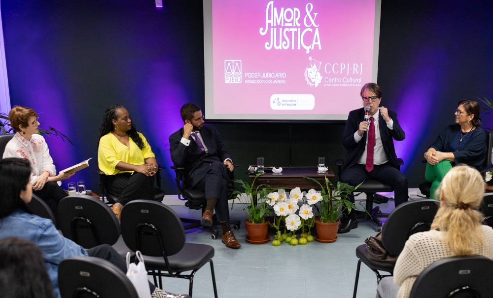 Amor no banco dos réus: Centro Cultural debate como o afeto pode mascarar a violência  